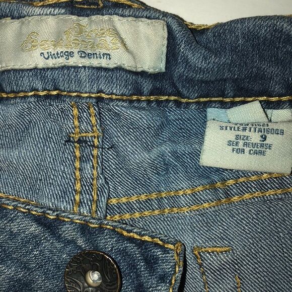 True Soulmate Jean Shorts - Picture 4 of 8